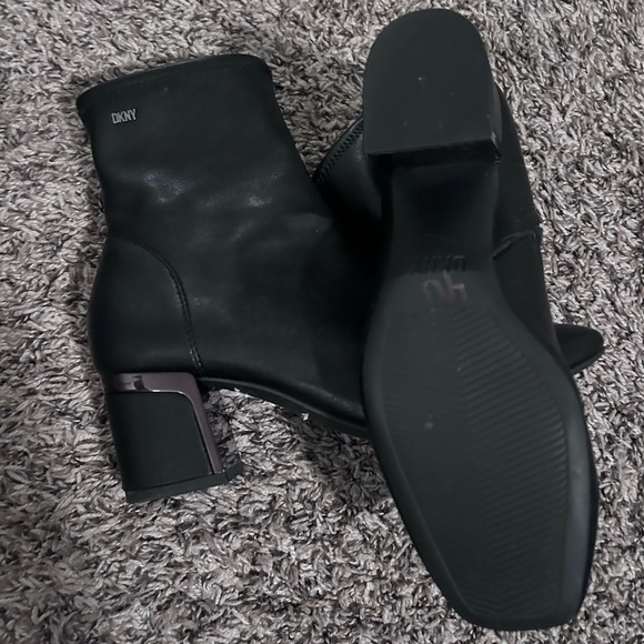 ⚡️DKNY • Black Block Heel Bootie • sz 7M - Picture 7 of 10